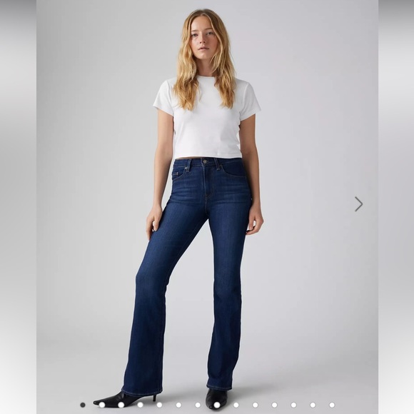 Levi's Denim - Women’s Levi's 726 High Rise Flare Jeans in Dark Wash Size 26